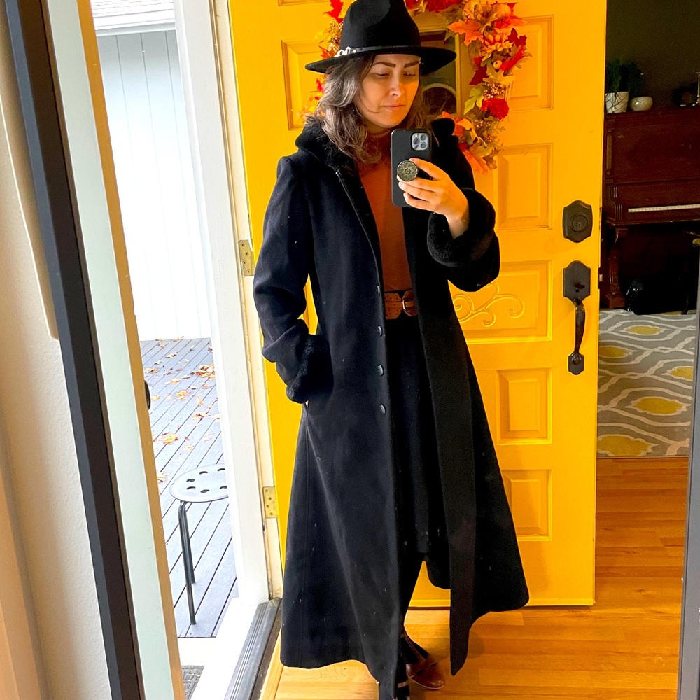 Very warm winter 100% wool coat with hood